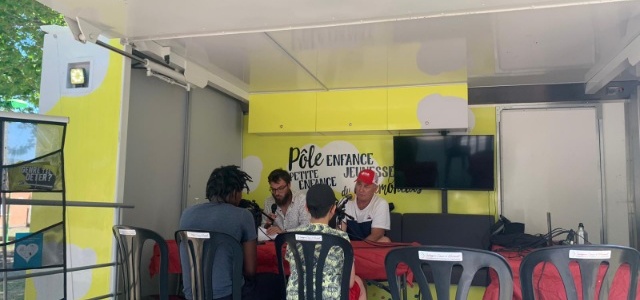 Le cœur d’Hérault à l’écoute de la jeunesse, à bord du “Car Podium” dans la ville de Paulhan