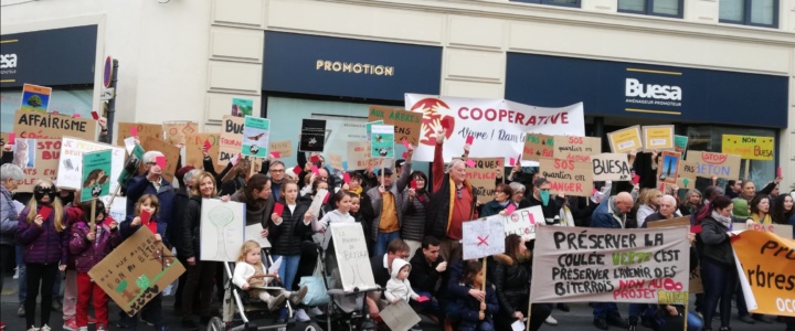 Béziers. Ils manifestent contre un projet d’immeuble dans leur quartier végétalisé