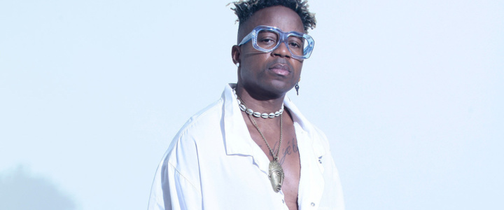 Vivre Ici – Blick Bassy sort son nouvel album Madiba au Domaine de Bayssan