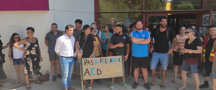 Lodève. Manifestation en soutien à trois assistants d’éducation devant le collège