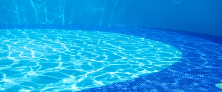 Clermont-l’Hérault. Des stages de natation supprimés, jugés « trop coûteux », après la hausse des tarifs du centre aquatique