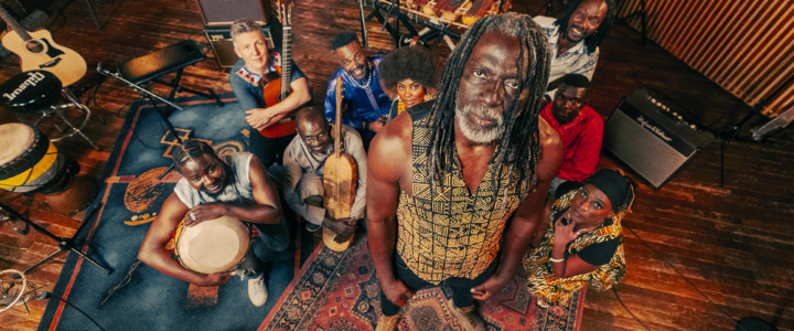 Passerelle – La tournée acoustique de Tiken Jah Fakoly à la Cigalière, panser les traumatismes de l’Afrique