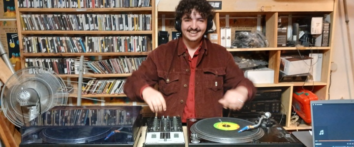 Vivre la nuit – Victor Dehullessen, on ne vient pas à Radio Onda Païs par hasard