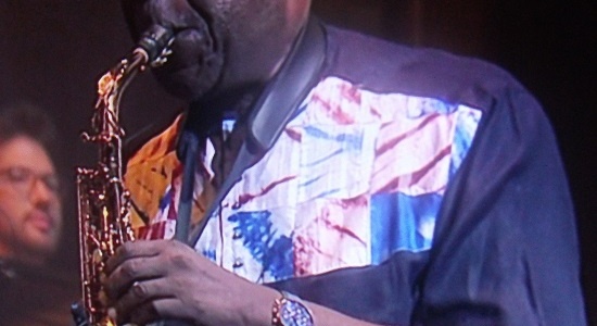 « Quand le jazz est, quand le jazz est là » – Hommage à Manu Dibango, le créateur de l’afro jazz
