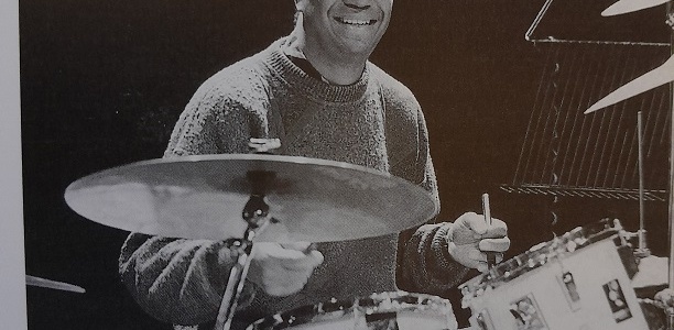 « Quand le jazz est, quand le jazz est là » – Hommage à Jack De Johnette (1943 – 2025) « Quand le jazz est, quand le jazz est là » – Hommage à Jack De Johnette (1943 – 2025)