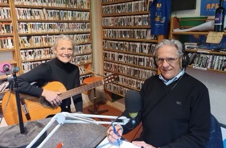 Mots-Zics : Jean MONTUSSAC reçoit Emilie BEA autrice-compositrice-interprète piscénoise.