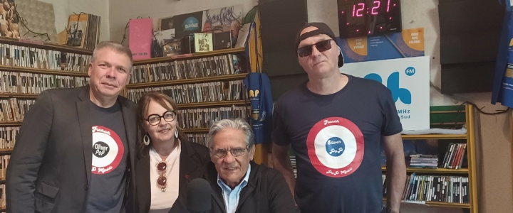 MOTS-ZICS : 58 minutes en compagnie du groupe piscénois OLIVER PoP. MOTS-ZICS : 58 minutes en compagnie du groupe piscénois OLIVER PoP.