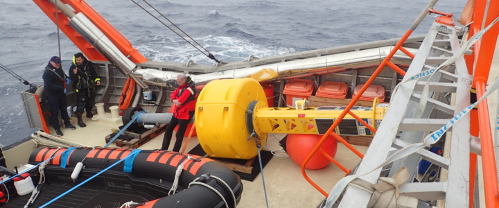 Chronique Antarctique 2 : Déploiement de la bouée Tipod dans le courant circumpolaire Chronique Antarctique 2 : Déploiement de la bouée Tipod dans le courant circumpolaire