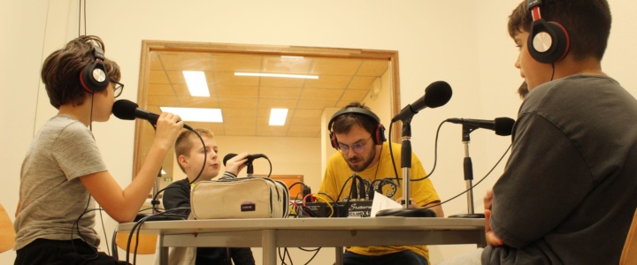Les Héraults de la radio du collège Lo Trentanel – Pour ou contre les pochettes téléphone au collège ?